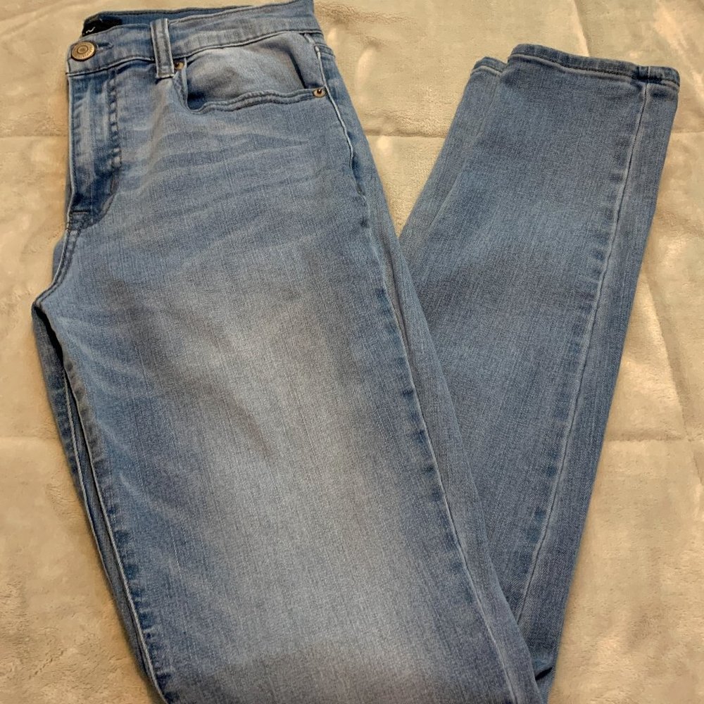 Size 8L High Rise Aero Jeans